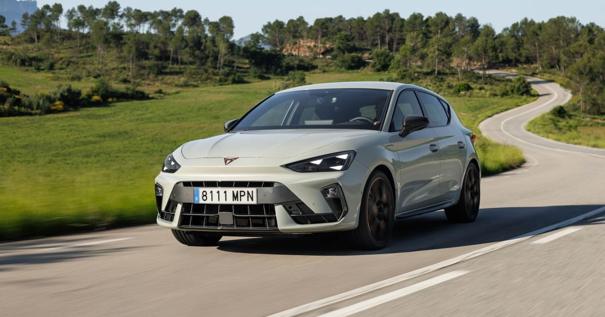 2026 CUPRA Leon Hatch, em outubro, com o Hybrid e o PHEV de longo alcance para seguir