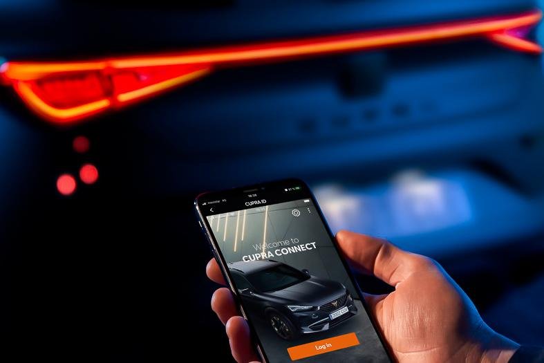CUPRA "empurrando muito difícil" para serviços conectados na Austrália