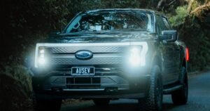 Ford Pivots para 'EVs super acessíveis', atrasa modelos maiores