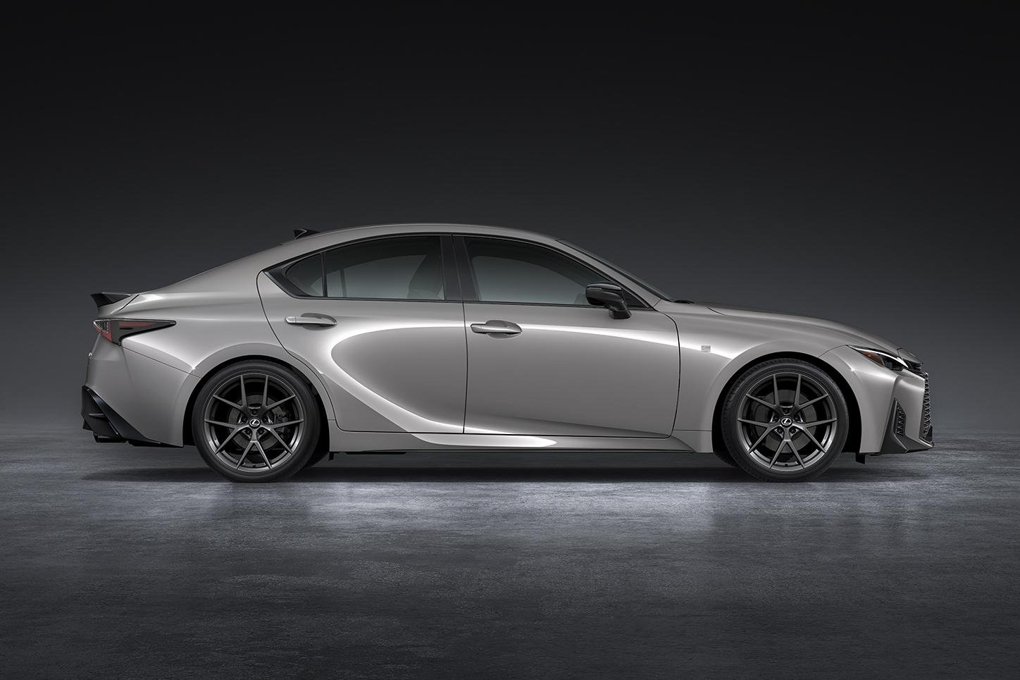 Lexus ainda não está morto, pois o sedan envelhecido recebe mais um facelift